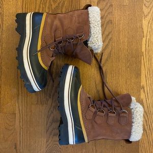 Sorel Caribou boots. Worn once!!